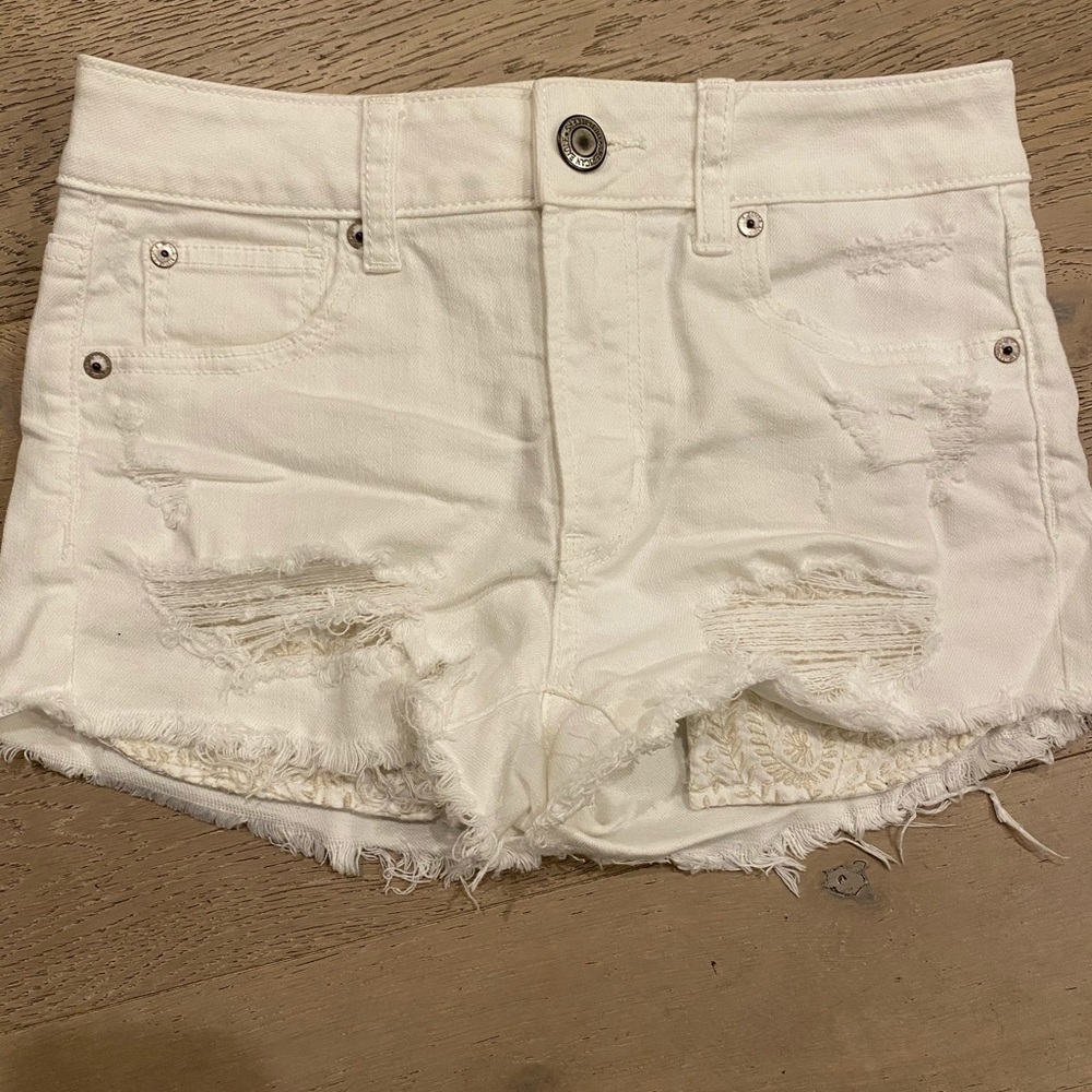 White American Eagle shorts